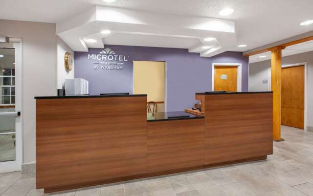 Microtel Inn & Suites by Wyndham Pittsburgh Airport