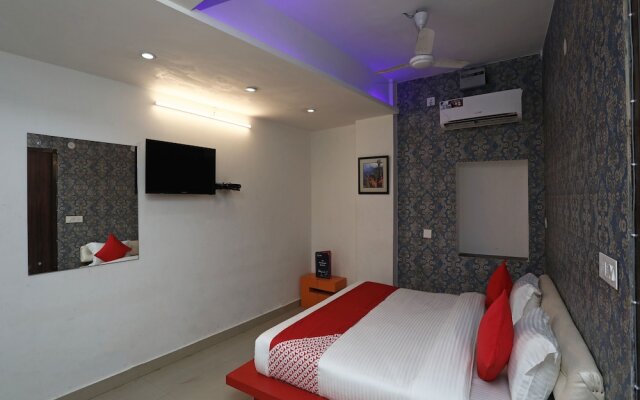 OYO Flagship 17085 Bhagat Residency