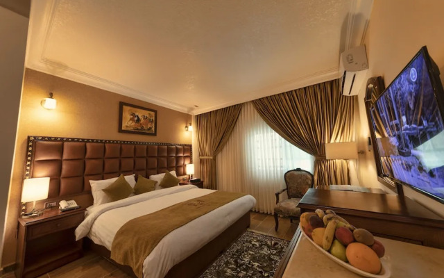 Town Season Hotel