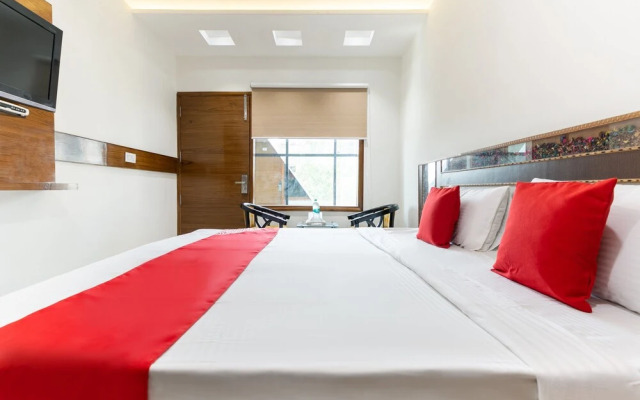 OYO 35938 Hotel Aditya & Kings