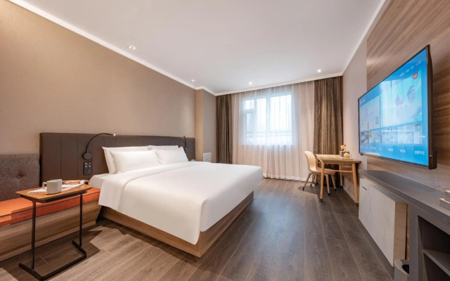 HanTing Hotel (Jinan Yingxiongshan Road Luneng Lingxiu Cheng)