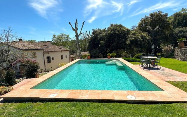 Masia Can Viver - Olive oil tourism B&B