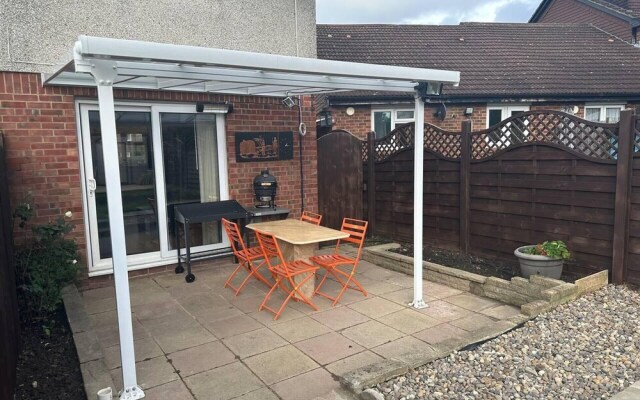 Remarkable 2-bed House in Northolt