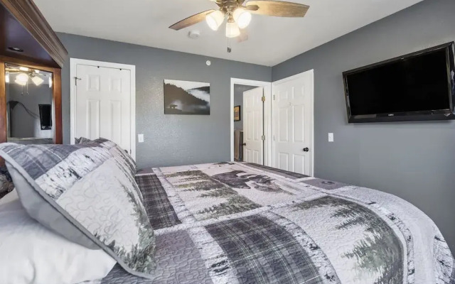 Penthouse Lodge - In Heart of Ozarks!