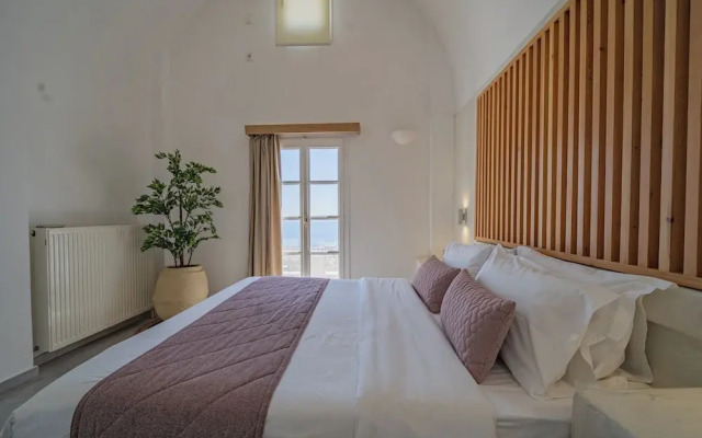 Bluewhite Suites & Villa Santorini