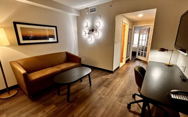 Newmarket Hotel & Suites