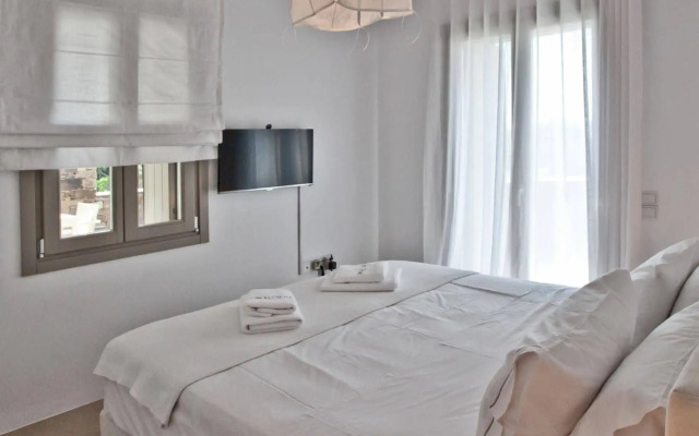 White Tinos Luxury Suites