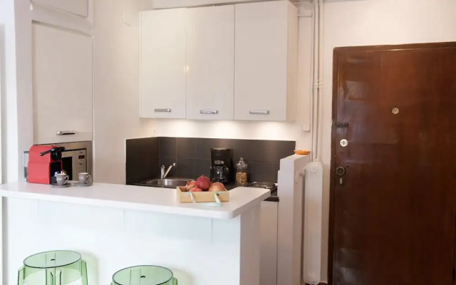 White n Bright Studio Apt