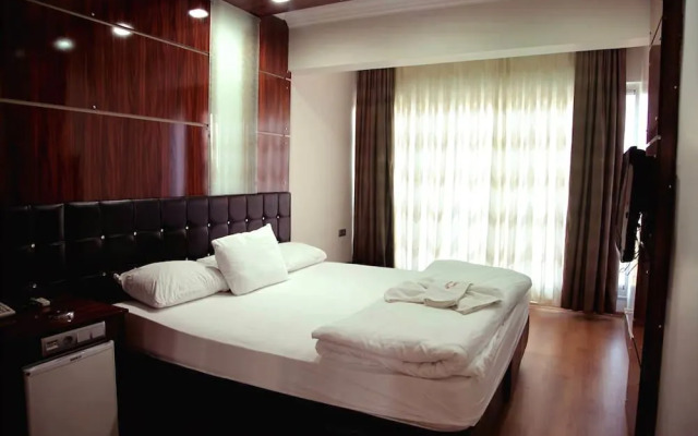 Anemonia Hotel