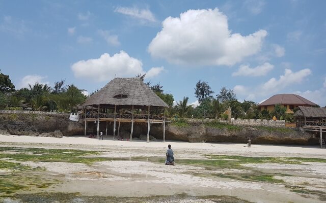 Queen of Sheba Beach Lodge