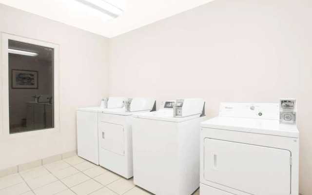 Days Inn by Wyndham Hilton Head