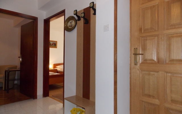 Apartment Ivo - with parking : A1 Malinska, Island Krk