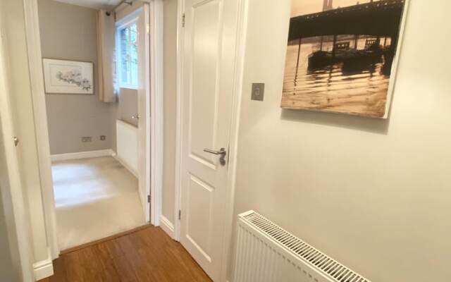 Apartment Next to Victoria Station