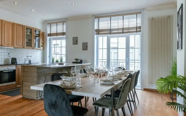 Beautiful and Spacious Vacation Home With Parking