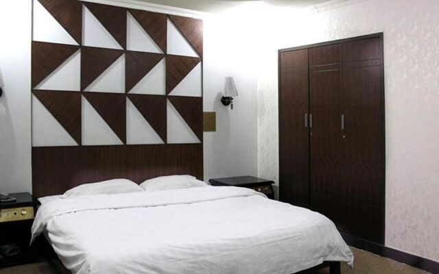 广州三元里富华酒店