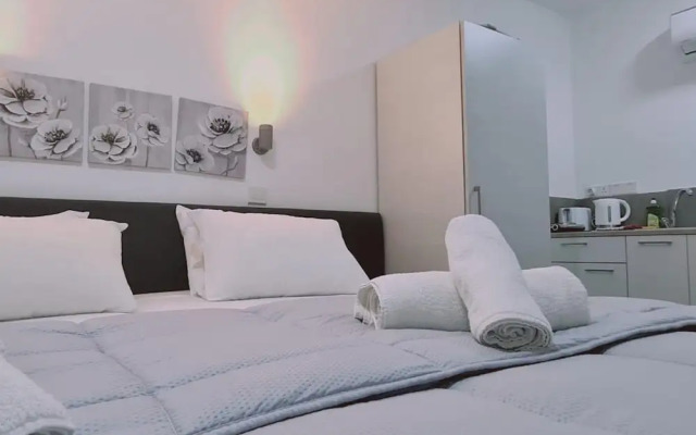 100 AN - Napa Living 20