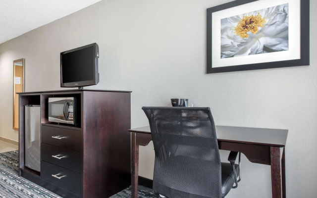 Quality Inn & Suites Brownsburg - Indianapolis West