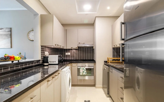 Stylish Marina-Front 2BR | Dubai Marina | Near Top Attractions