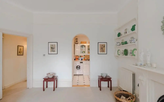 Traditional 2 Bed Apartment, Notting Hill