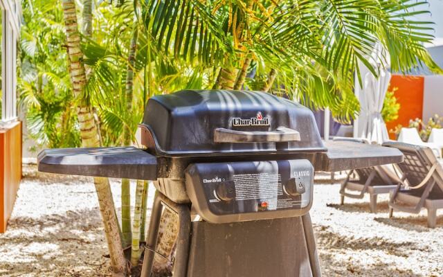 Stunning Modern Home, Near Beaches Full AC