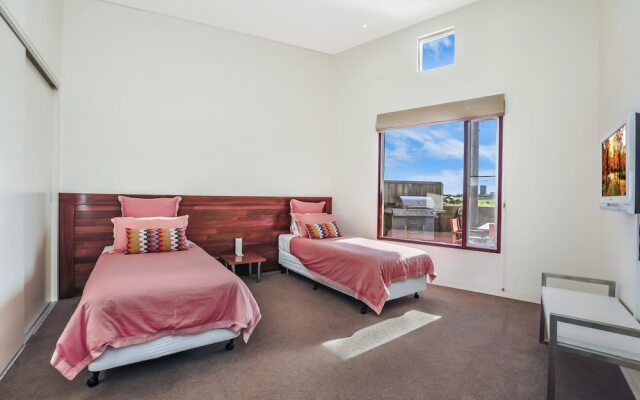 Hearn's Beachside Villa 9