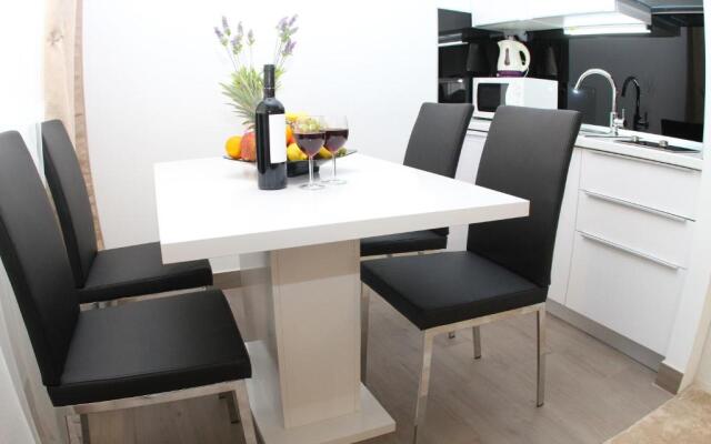 Studio Apartments Mirakul