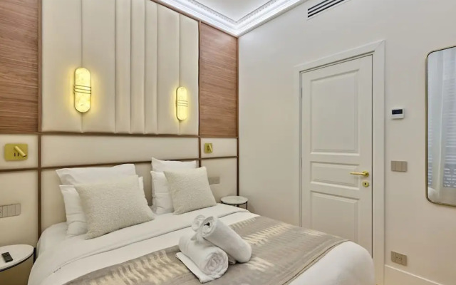 Luxurious Matignon/saint Honore Apartment