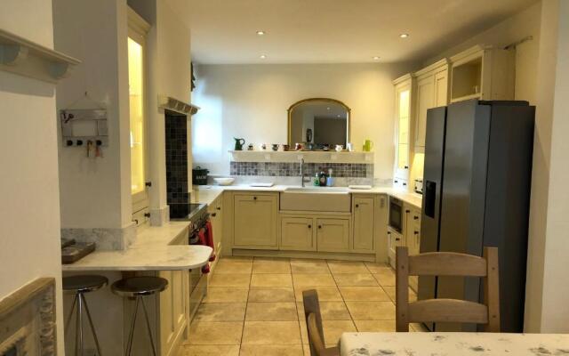 Lansdown Slope Townhouse - Elegant 5 Bedrooms near Assembly Rooms