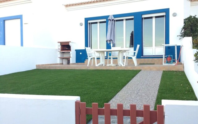 Moradia Perto da Praia da Arrifana, by Izibookings