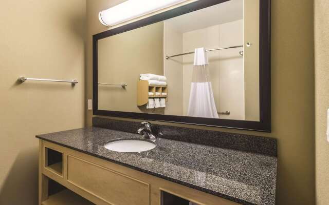 La Quinta Inn & Suites by Wyndham Fargo-Medical Center