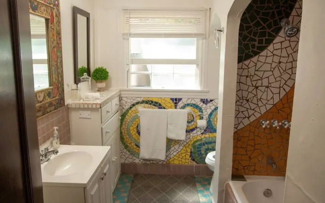 Hidden Weekend Getaway In Noho