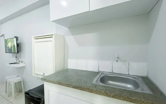 Stunning and Comfy Studio at Green Bay Pluit Apartment