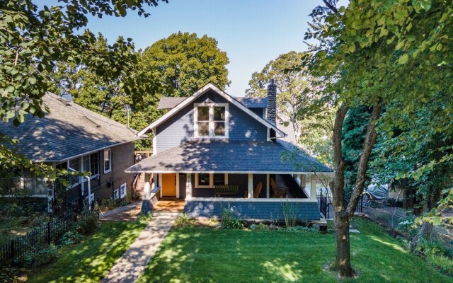 Ava's Castle 2 Bedroom Home by Redawning