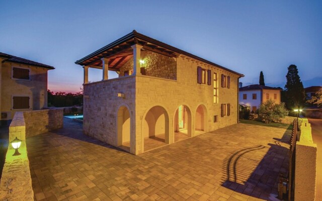 Beautiful Home in Turcic With Wifi and 4 Bedrooms
