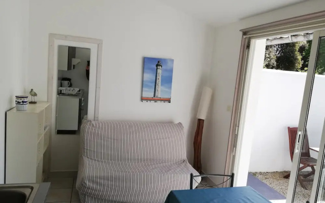 Clos DES Pins , Pavilion for 4 People, in the Heart of the Pine Forest, Heated Swimming Pool