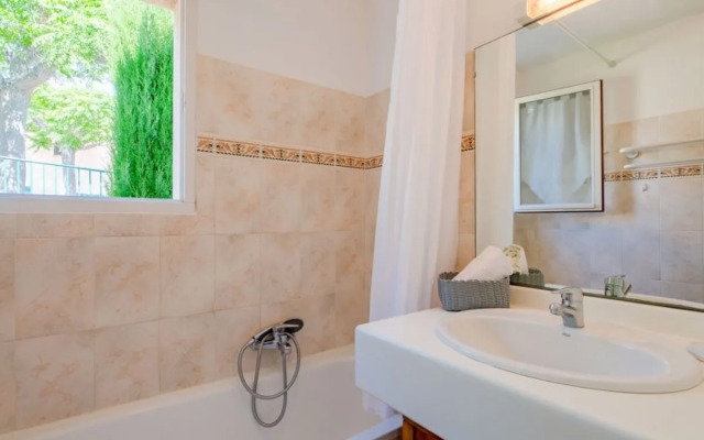 Le Petit Village 36069