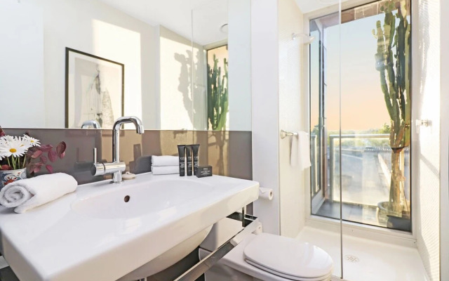 Fitzroy, Street Art - Rejuvenate Stays