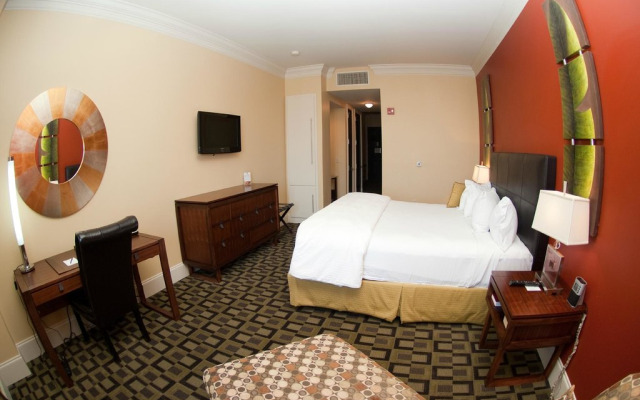 Carriage House Hotel