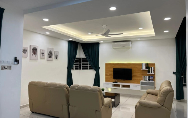 4 bedrooms (private bathroom) Perdana Hill Villa