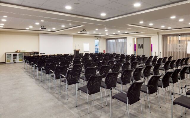 Mezzo Hotel & Business