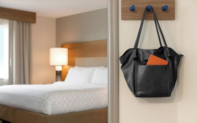 Candlewood Suites Burlington Conference Centre by IHG