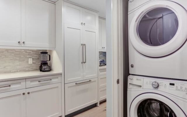 Beachfront Condo With 180-degree Views and Pool