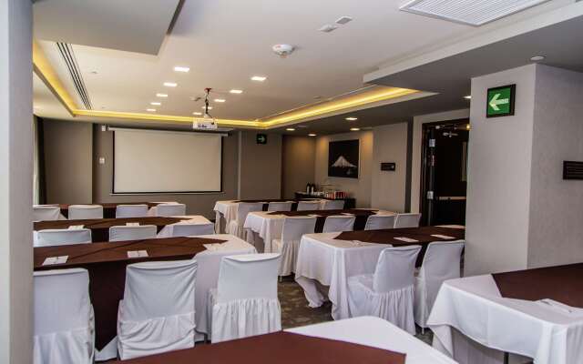 Hampton Inn & Suites by Hilton Puebla