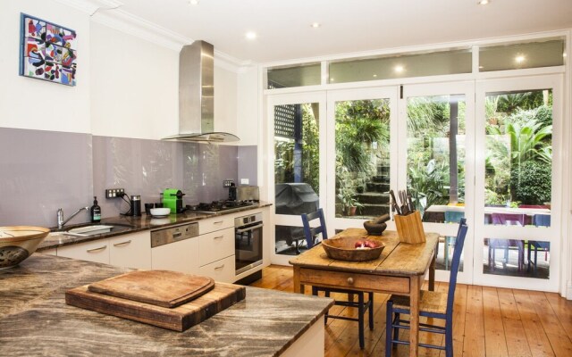 Bronte Bayview Street (H)