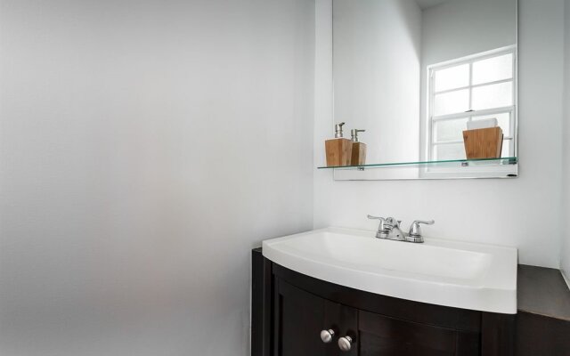 927 Jefferson Suites