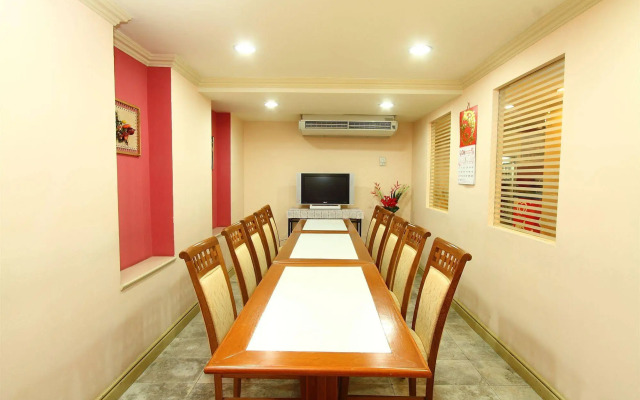 Silom Avenue Inn