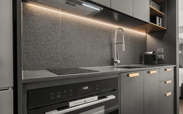 Braddon Studio With Parking & BBQ