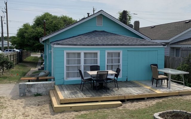 Beachfront Cottage Best Location In Ocean View! 2 Bedroom Cottage by Redawning