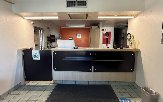 Shasta Vista Inn & Suites