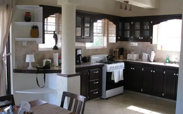Maya's Bajan Villas - Unit B
